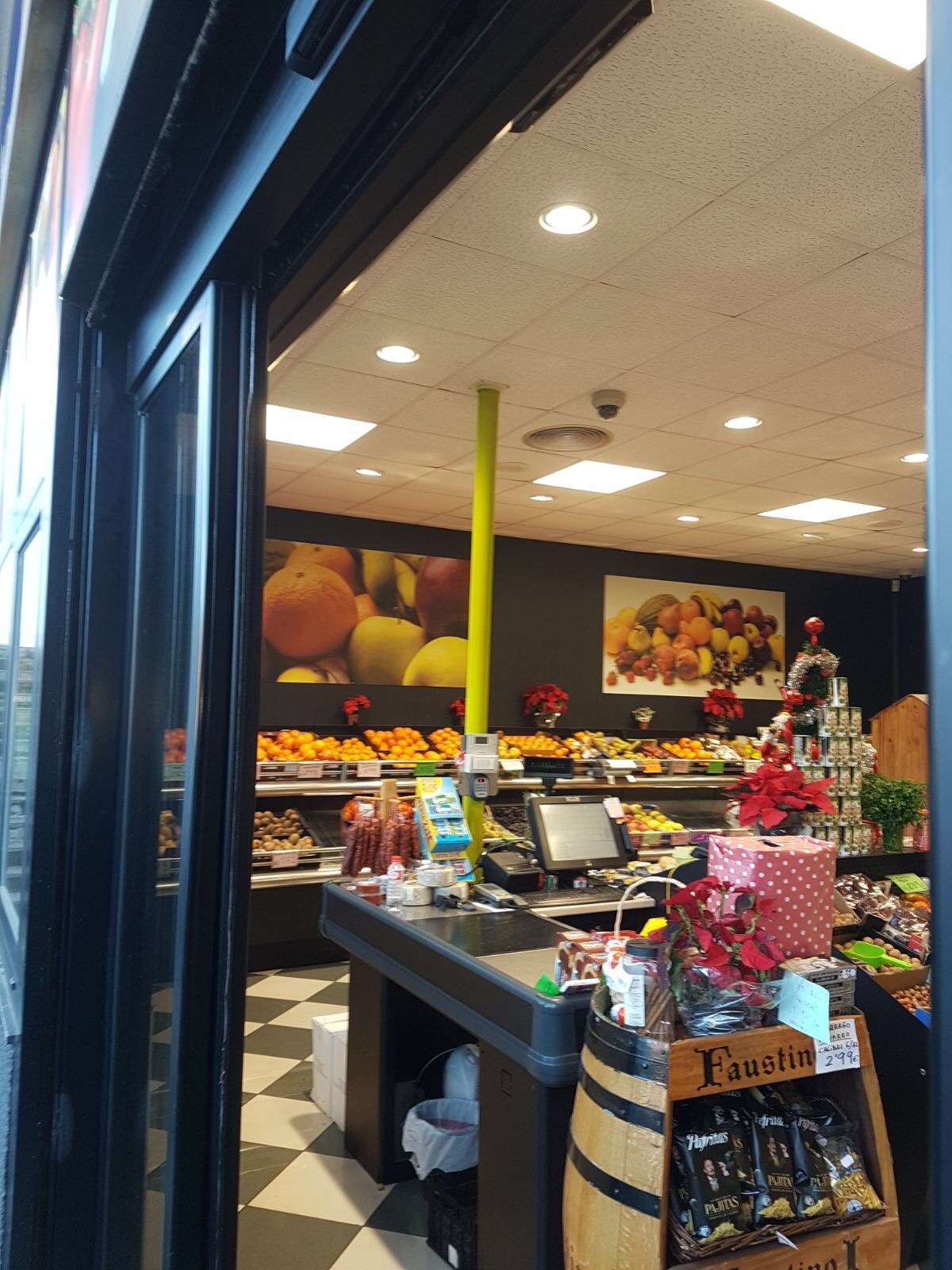 iluminación de una tienda de alimentos